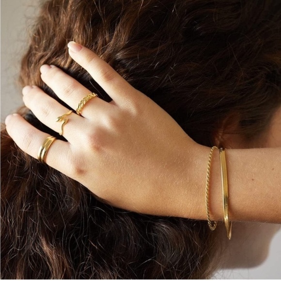 GOLD 18k Gold Plated Herringbone Bracelet - Picture 3 of 5